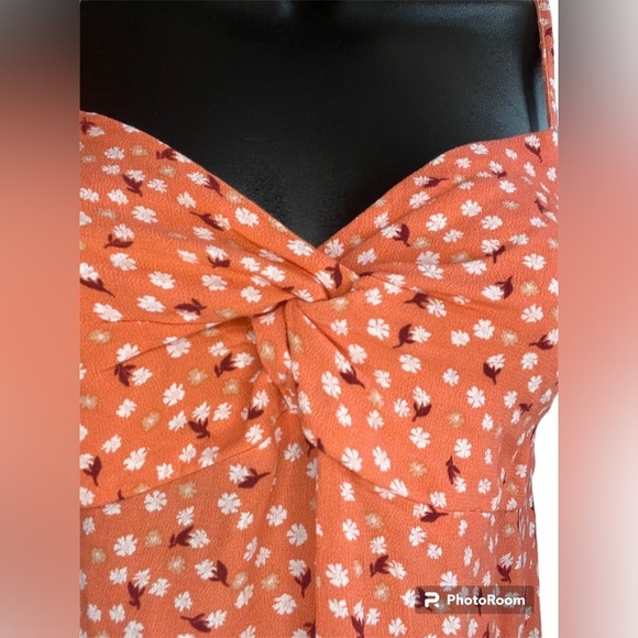 Floral Twist Top Cami with adjustable straps - Picture 3 of 7